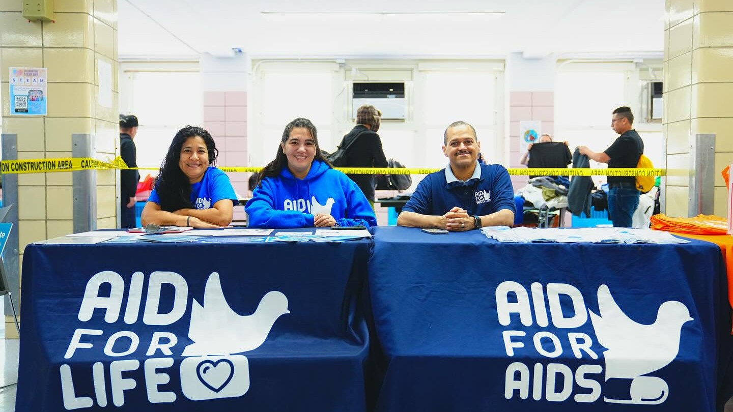 Contáctanos — AID FOR AIDS Colombia